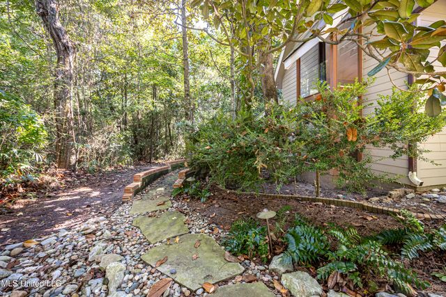308 Lovers Lane, Ocean Springs, MS 39564
