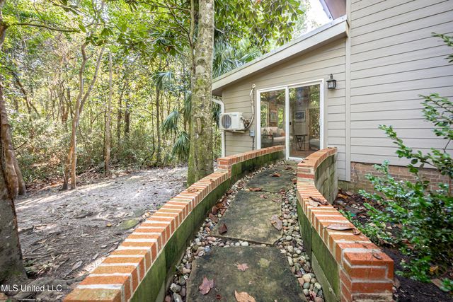 308 Lovers Lane, Ocean Springs, MS 39564