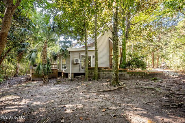 308 Lovers Lane, Ocean Springs, MS 39564