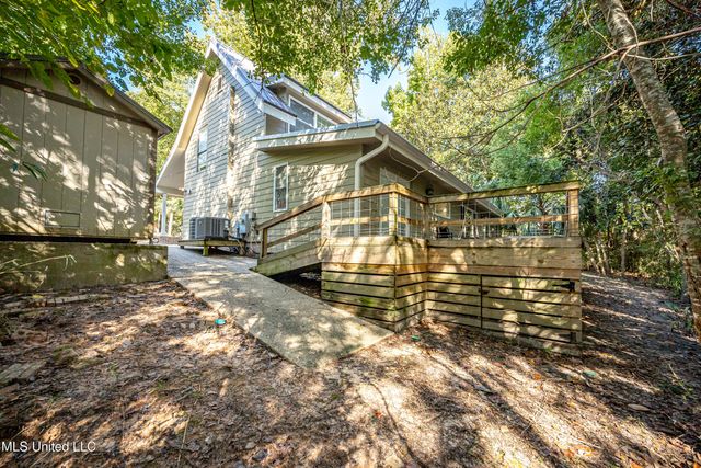 308 Lovers Lane, Ocean Springs, MS 39564
