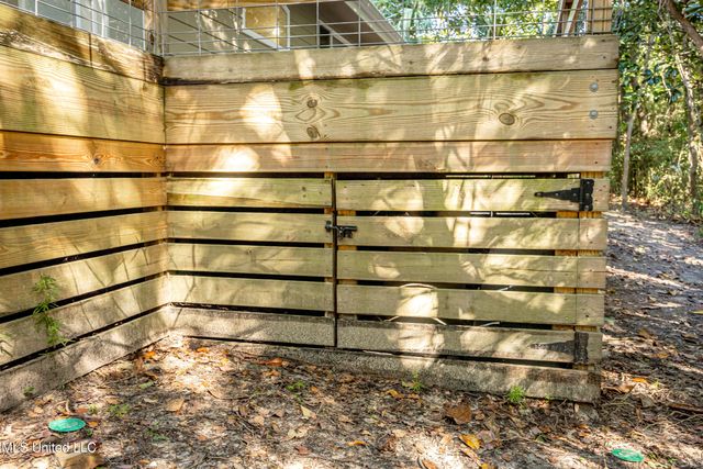 308 Lovers Lane, Ocean Springs, MS 39564