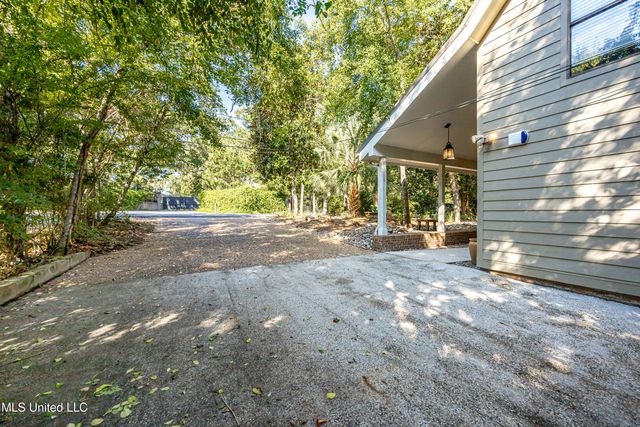 308 Lovers Lane, Ocean Springs, MS 39564