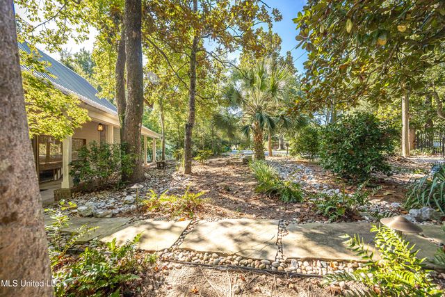 308 Lovers Lane, Ocean Springs, MS 39564
