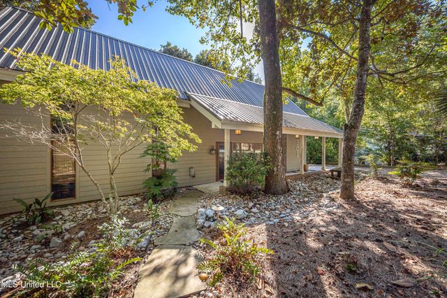 308 Lovers Lane, Ocean Springs, MS 39564