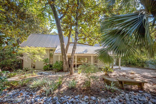 308 Lovers Lane, Ocean Springs, MS 39564