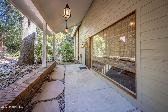 308 Lovers Lane, Ocean Springs, MS 39564