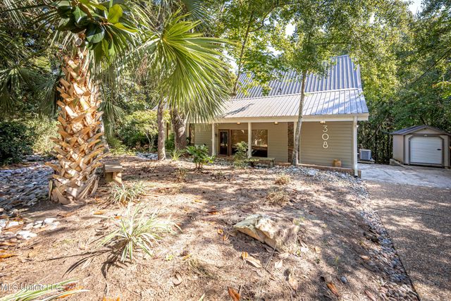 308 Lovers Lane, Ocean Springs, MS 39564