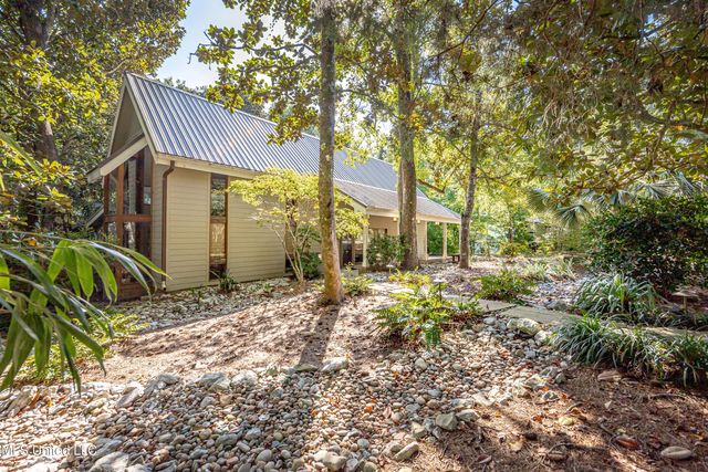 308 Lovers Lane, Ocean Springs, MS 39564