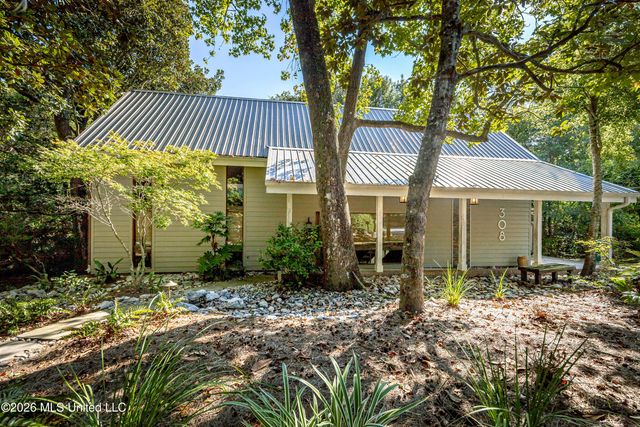 308 Lovers Lane, Ocean Springs, MS 39564