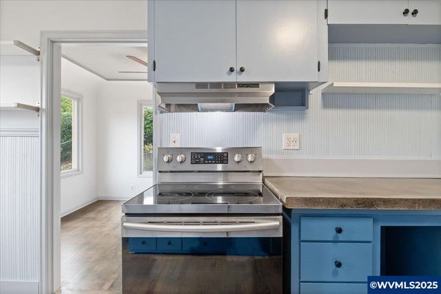 900 Cascade Dr NW, Salem, OR 97304