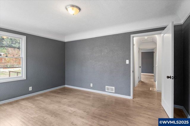 900 Cascade Dr NW, Salem, OR 97304