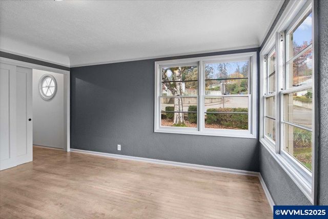 900 Cascade Dr NW, Salem, OR 97304