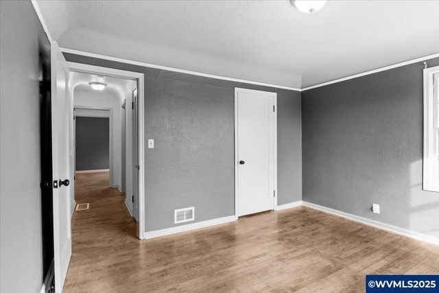 900 Cascade Dr NW, Salem, OR 97304