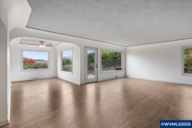 900 Cascade Dr NW, Salem, OR 97304