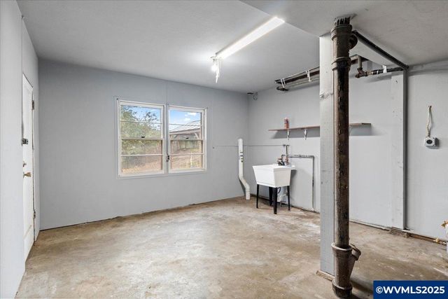 900 Cascade Dr NW, Salem, OR 97304