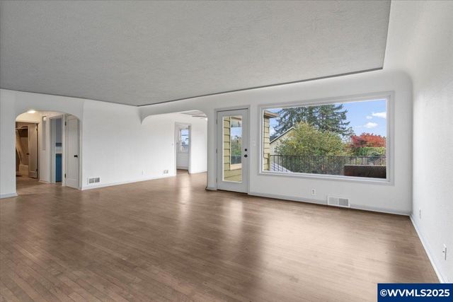 900 Cascade Dr NW, Salem, OR 97304