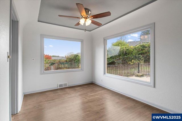 900 Cascade Dr NW, Salem, OR 97304