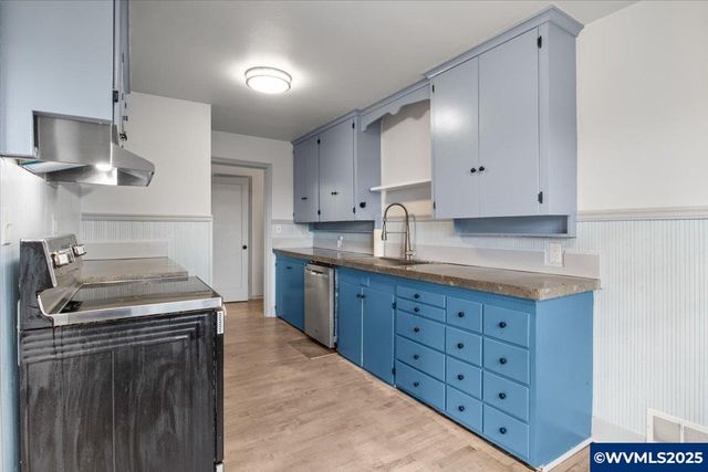 900 Cascade Dr NW, Salem, OR 97304