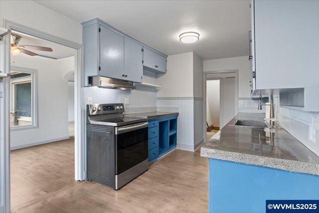 900 Cascade Dr NW, Salem, OR 97304