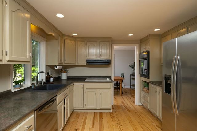 27 Tallwood Drive, Seekonk, MA 02771