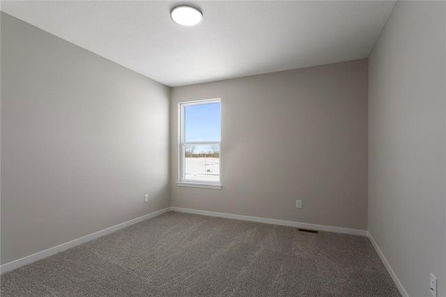 1502 SW Meadowlark Court, Oak Grove, MO 64075