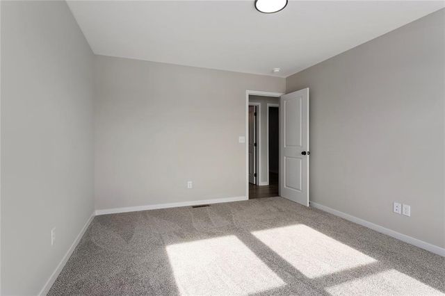 1502 SW Meadowlark Court, Oak Grove, MO 64075