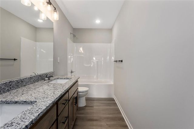 1502 SW Meadowlark Court, Oak Grove, MO 64075