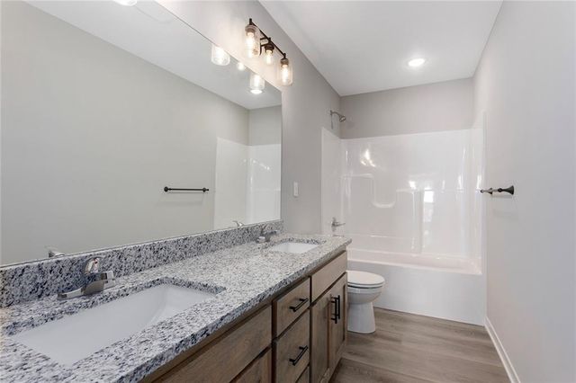 1502 SW Meadowlark Court, Oak Grove, MO 64075