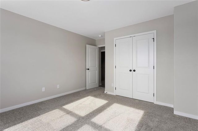 1502 SW Meadowlark Court, Oak Grove, MO 64075