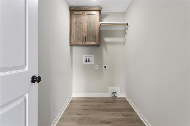 1502 SW Meadowlark Court, Oak Grove, MO 64075