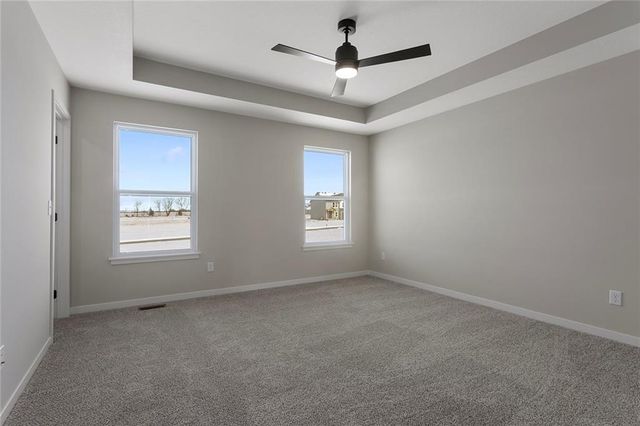 1502 SW Meadowlark Court, Oak Grove, MO 64075