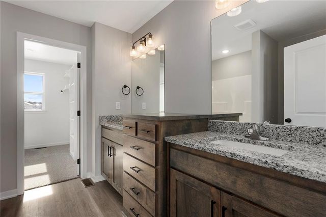 1502 SW Meadowlark Court, Oak Grove, MO 64075