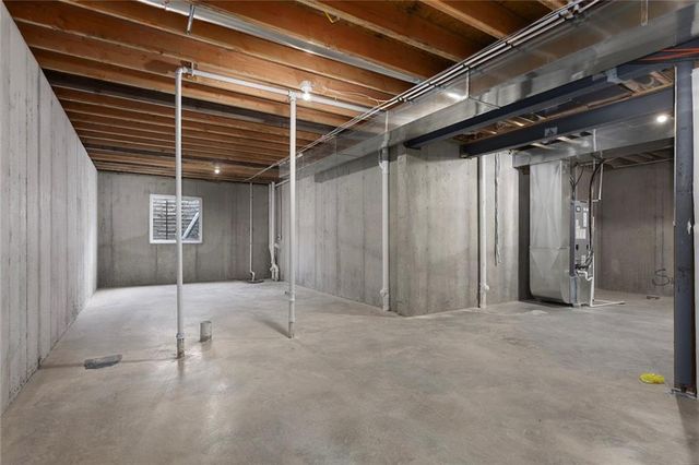 1502 SW Meadowlark Court, Oak Grove, MO 64075