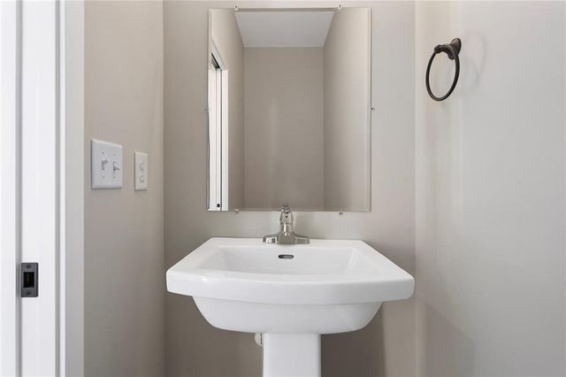 1502 SW Meadowlark Court, Oak Grove, MO 64075