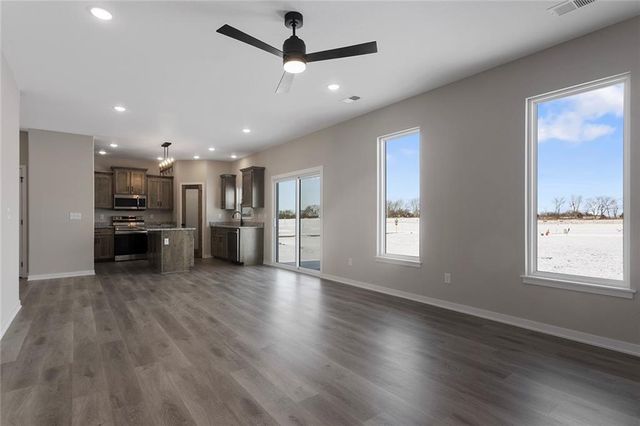 1502 SW Meadowlark Court, Oak Grove, MO 64075