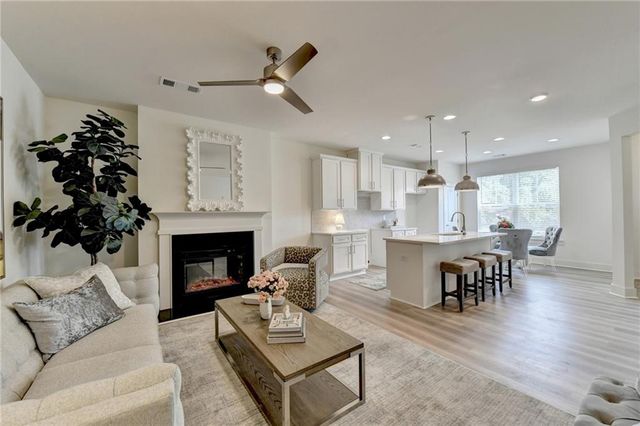 263 Barracks Way 877, Hoschton, GA 30548