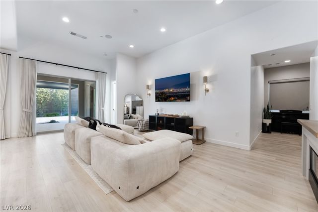 10149 Zeta Tucana Street, Las Vegas, NV 89143