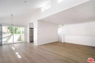 22125 Burbank Boulevard 7, Woodland Hills, CA 91367
