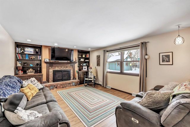 253 SCOUT WAY, De Pere, WI 54115