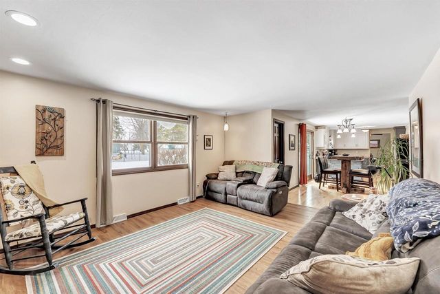 253 SCOUT WAY, De Pere, WI 54115