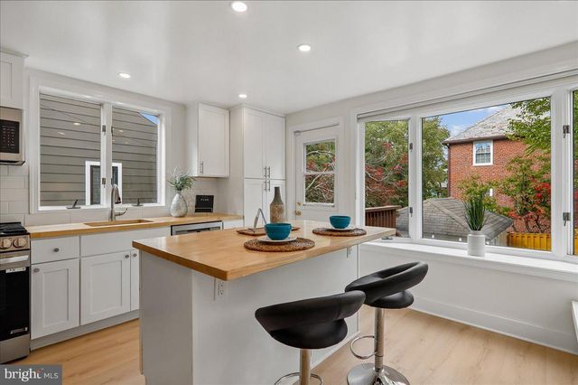 4007 FESSENDEN ST NW, Washington, DC 20016