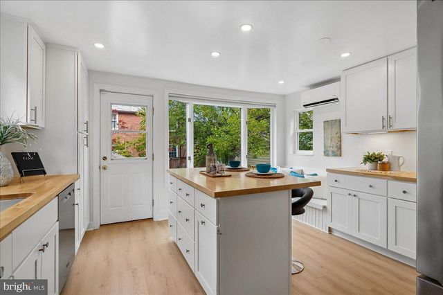 4007 FESSENDEN ST NW, Washington, DC 20016