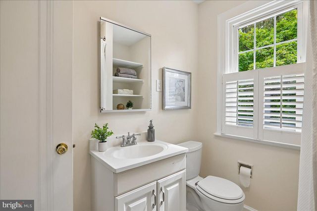 4007 FESSENDEN ST NW, Washington, DC 20016
