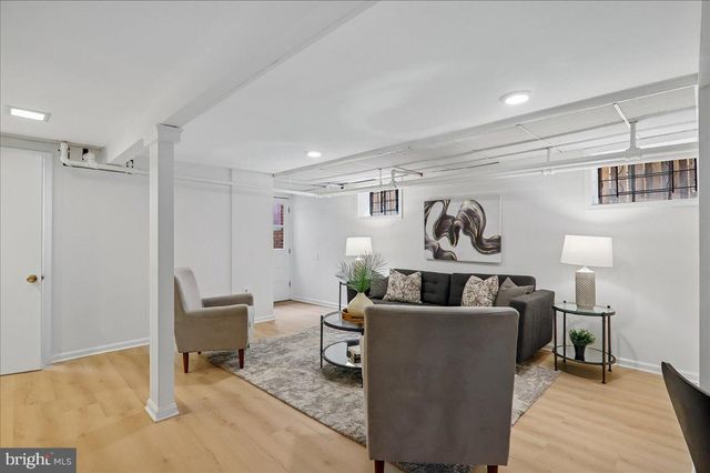 4007 FESSENDEN ST NW, Washington, DC 20016