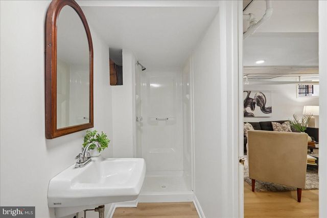 4007 FESSENDEN ST NW, Washington, DC 20016