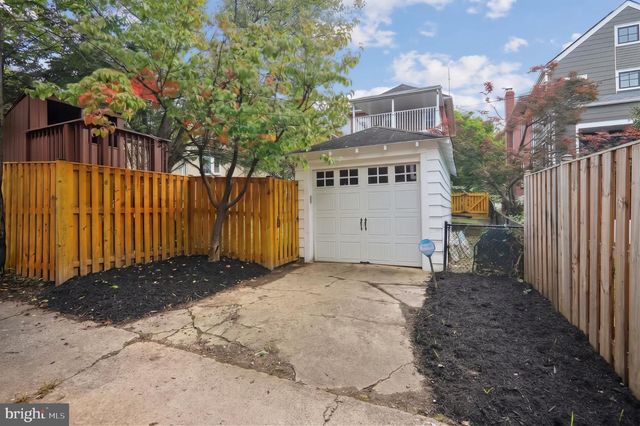 4007 FESSENDEN ST NW, Washington, DC 20016