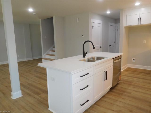 4210 Country Club Road, Winston-salem, NC 27104