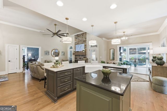 6808 Grand Marina Circle, Gainesville, GA 30506