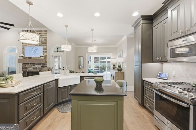6808 Grand Marina Circle, Gainesville, GA 30506