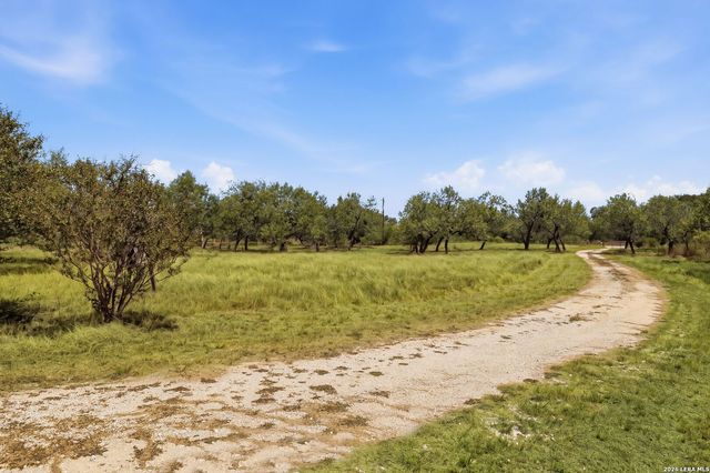 994 Quail Run, Lytle, TX 78052